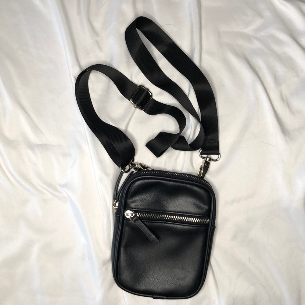 BLACK N SILVER PURSE 🦋